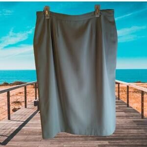 En Avance 16 sea foam green polyester lined skirt. waist 34 length 26.5 spring